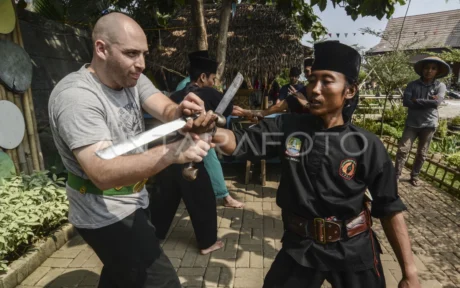 pencak-silat-golok-terbang-lv9a-dom