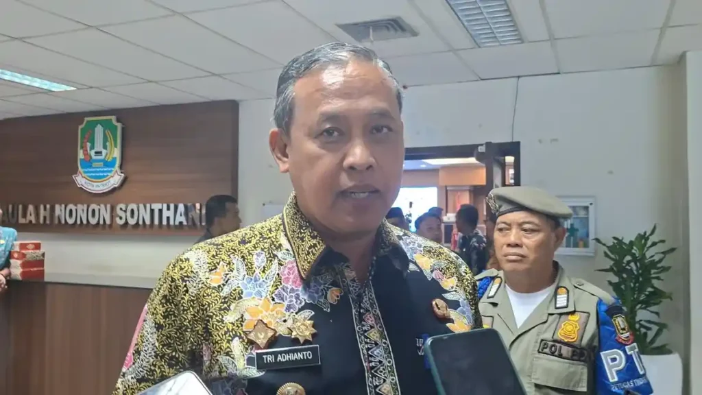 BAHASA-INGGRIS-Wali-Kota-Bekasi-Tri-Adhianto