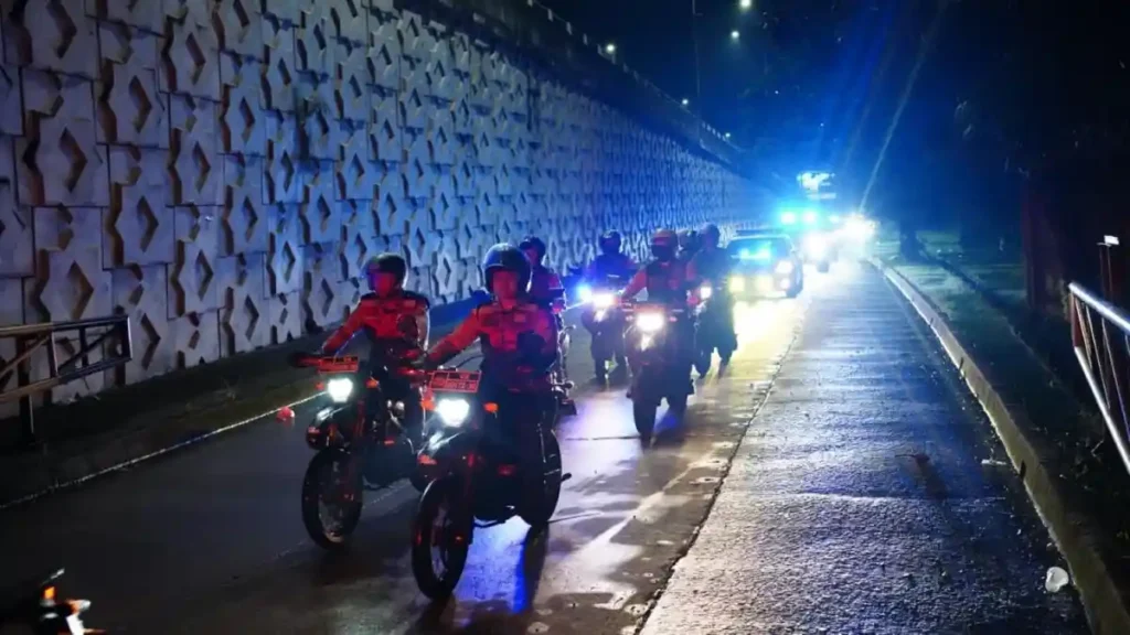 PATROLI-MALAM-Jajaran-Polres-Metro-Bekasi-melakukan-Operasi-Kejahatan-Jalanan-OKJ